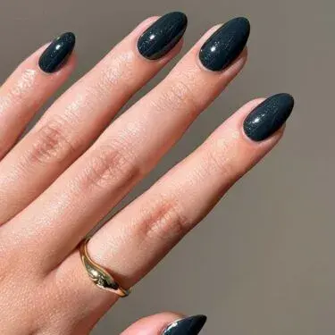 Dark green nails