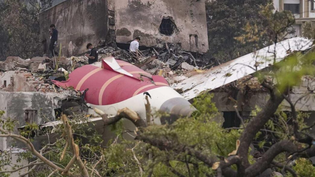 Report: One black box retrieved from accident location