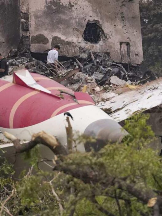 Report: One black box retrieved from accident location