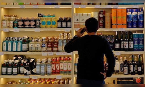 Is it permitted to bring alcohol bottles on trains? Find the regulations here.