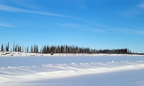 India's Ice-Covered Rivers Transforming into Essential Winter Routes