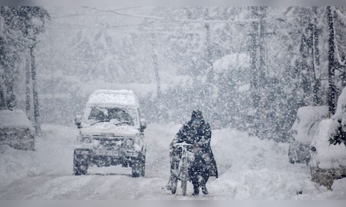 Optimal Seasons for Exploring Kashmir: A Comprehensive Guide to Snow, Flowers, and Fall Colors