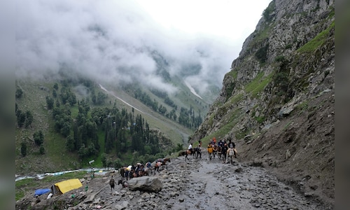 Rain and snow expected in Jammu & Kashmir until April 10: Travel tips to consider
