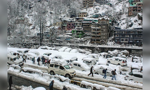 Tourists Flock to Atal Tunnel as Fresh Western Disturbance Brings Snow to Himachal