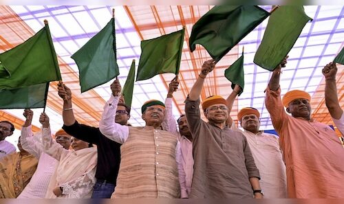 Bikaner-Ahmedabad Special Train Launches; Ashwini Vaishnaw Emphasizes Rail Development in Rajasthan